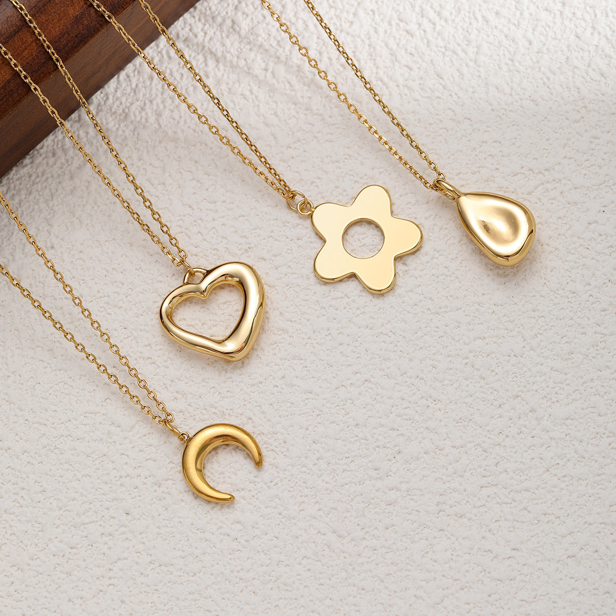 Cutout Heart Minimalist Gold Necklace